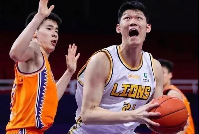 布伦森38分字母32+13尼克斯终结雄鹿7连胜　NBA圣诞大战，尼克斯主场迎战雄鹿，尼克斯目前16胜12负排在东部第6位，雄鹿则是一波7连胜，22胜7负高居东部次席，两队两天前有过交锋，雄鹿轻松取胜。